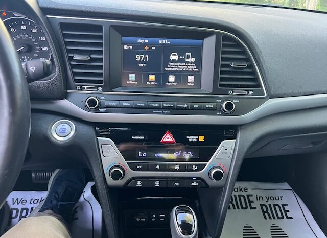 
								Used Hyundai Elantra full									