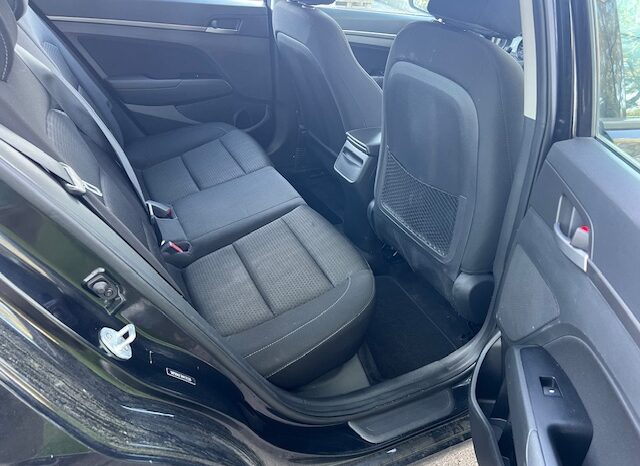 
								Used Hyundai Elantra full									