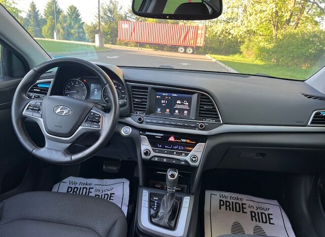 
								Used Hyundai Elantra full									