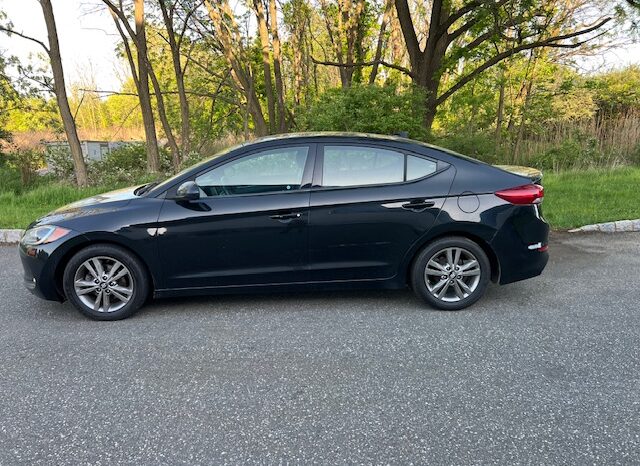 
								Used Hyundai Elantra full									