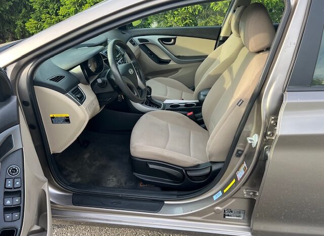 
								Used Hyundai Elantra full									