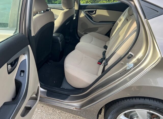 
								Used Hyundai Elantra full									