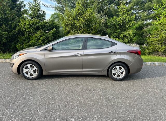 
								Used Hyundai Elantra full									