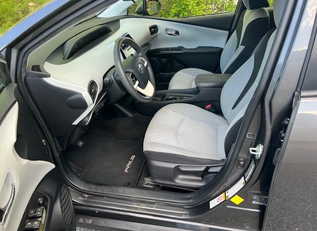 
								Used Toyota Prius full									