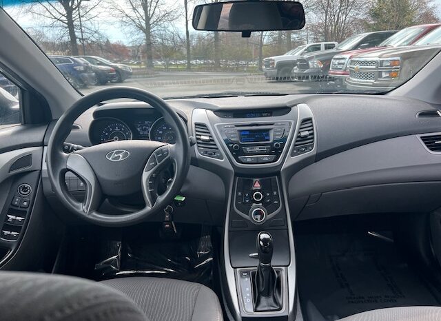 
								Used 2015 Hyundai Elantra full									